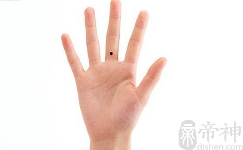 右手中指有痣有什么说法 中指有痣好吗
