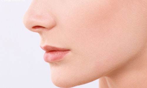 女人鼻孔长鼻毛的照片图片